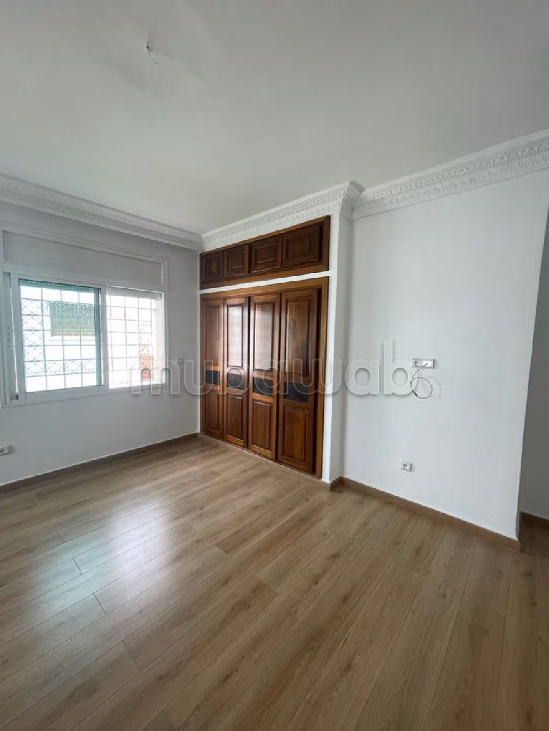 منزل فاخر للإيجار ب بئر الرامي الشرقية. 3 غرف رائعة. مدفأة ومكيف الهواء