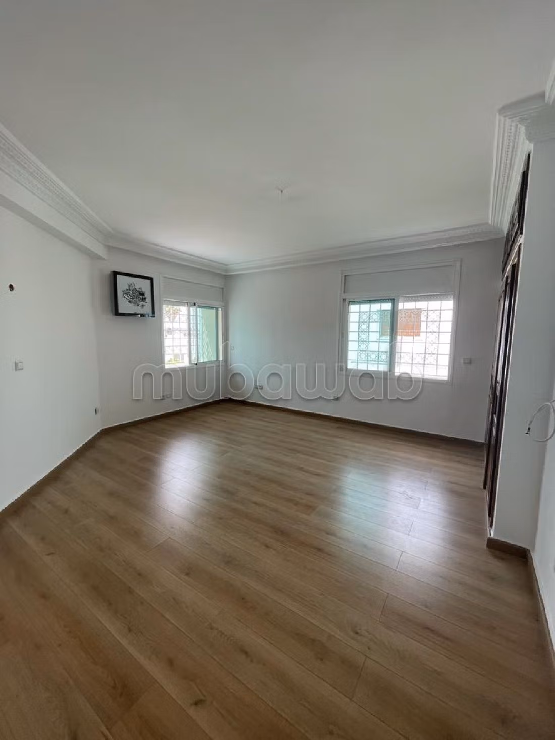 منزل فاخر للإيجار ب بئر الرامي الشرقية. 3 غرف رائعة. مدفأة ومكيف الهواء