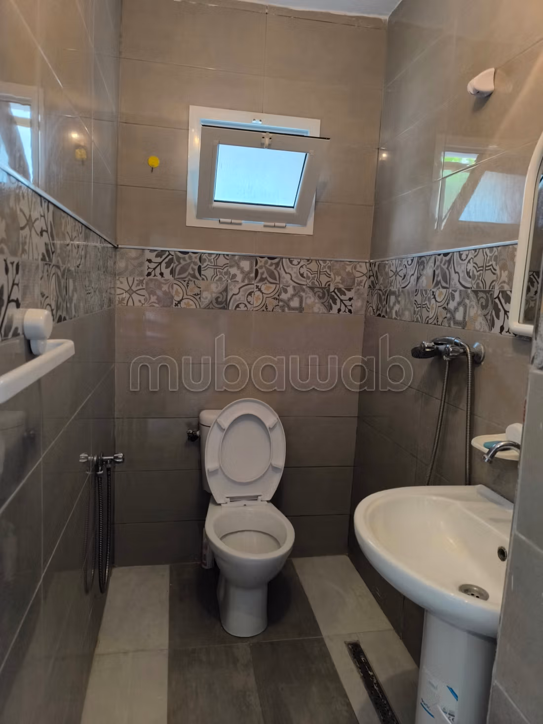 Bellissimo appartamento in affitto a Cité El Ahmadi. Superficie di 60 m². arredato. 