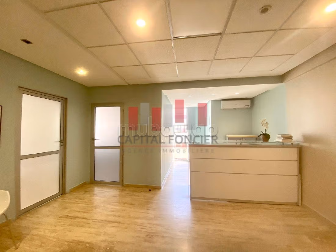 Offices for sale in Maârif. Large area 68 m². 