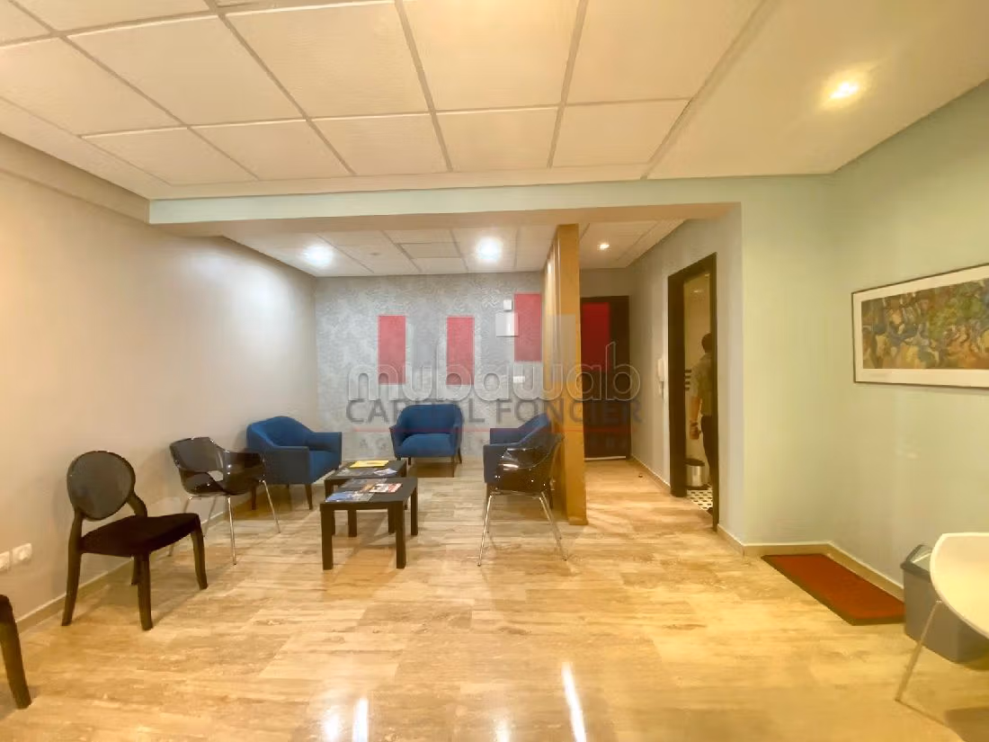 Offices for sale in Maârif. Large area 68 m². 