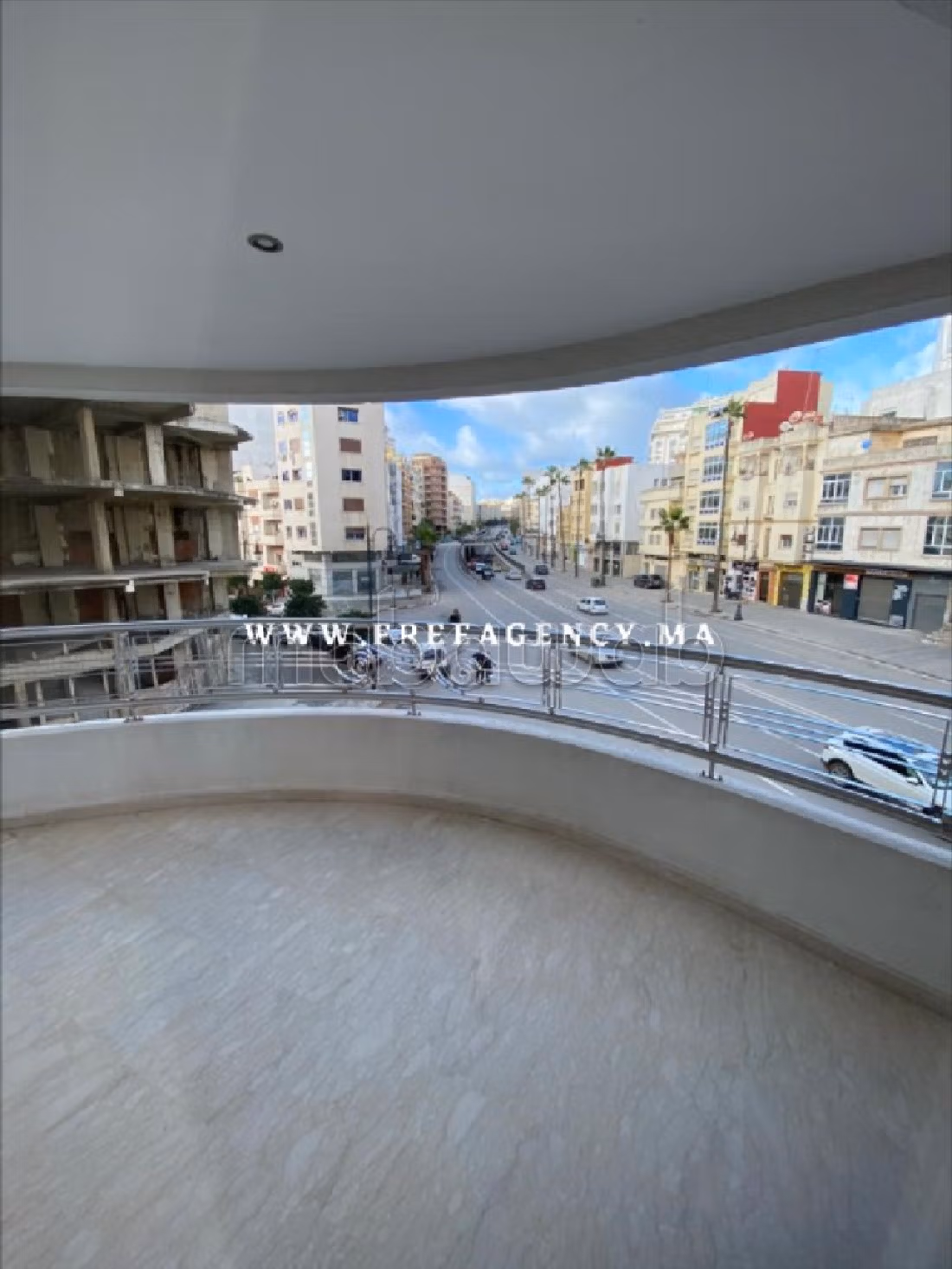 Nu kopen: appartementen in Administratif. Totale oppervlakte 155 m². Volledig gemeubileerd. 