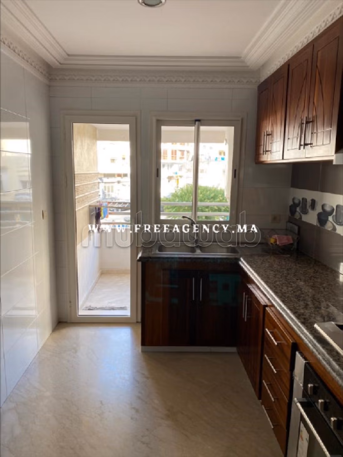 Nu kopen: appartementen in Administratif. Totale oppervlakte 155 m². Volledig gemeubileerd. 