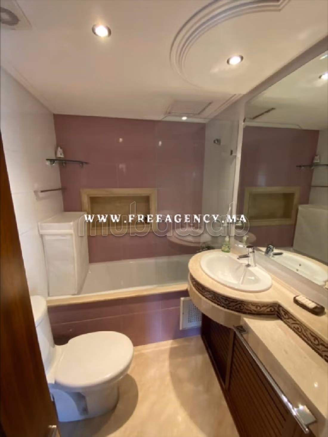 Nu kopen: appartementen in Administratif. Totale oppervlakte 155 m². Volledig gemeubileerd. 
