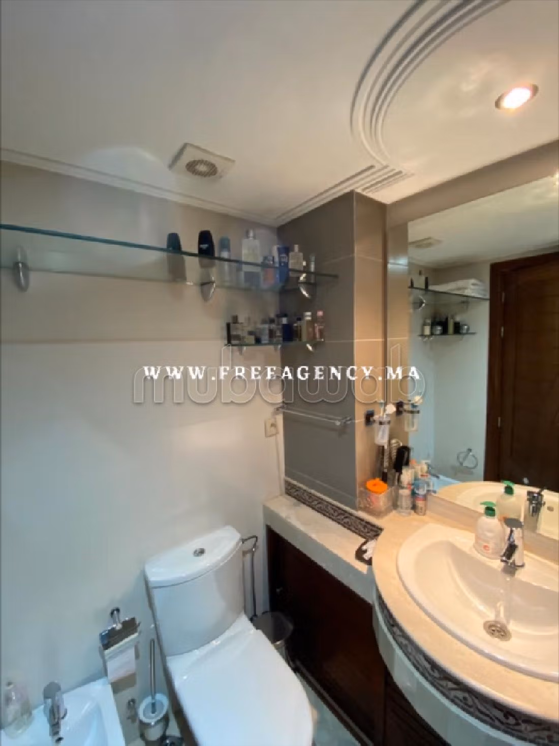 Nu kopen: appartementen in Administratif. Totale oppervlakte 155 m². Volledig gemeubileerd. 