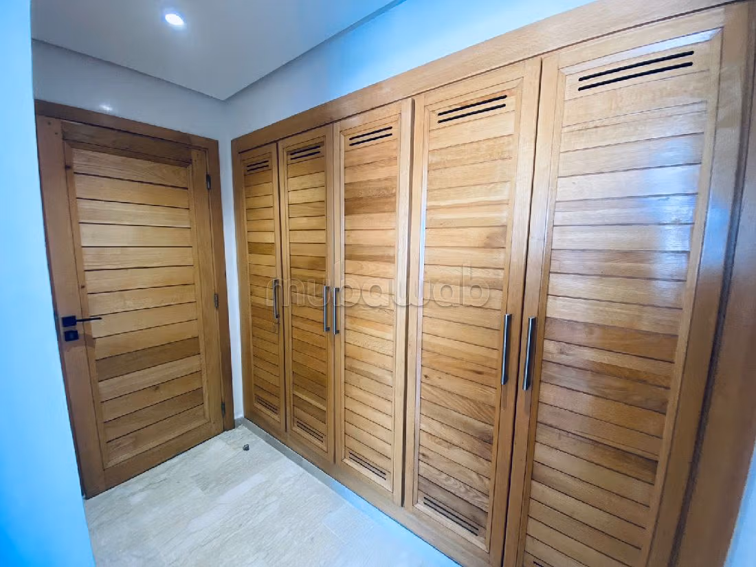 شقة جميلة للكراء براسين امتداد. المساحة 140 م². مفروشة. 