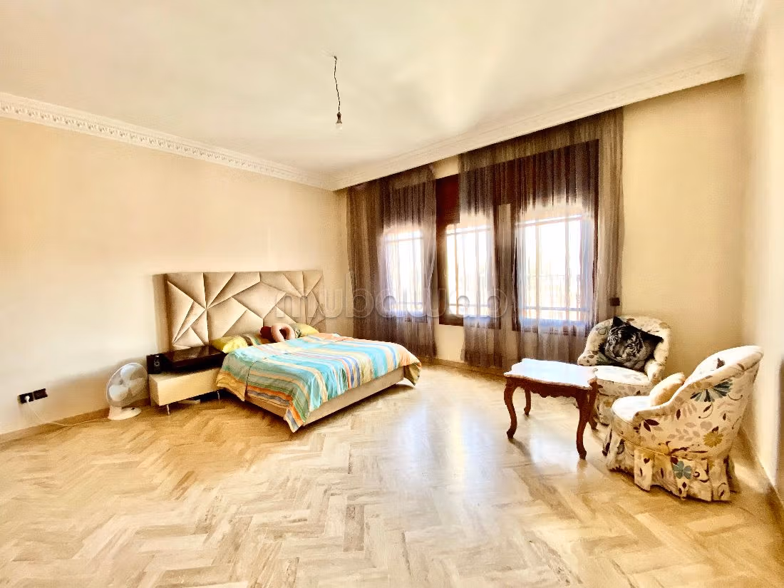 Villa's en luxe woningen om te kopen in Sidi Maarouf. 6 Kamers. Volledig gemeubileerd