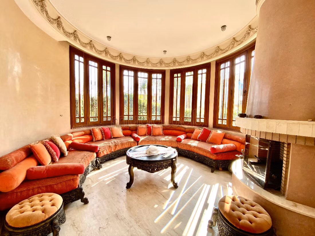 Villa's en luxe woningen om te kopen in Sidi Maarouf. 6 Kamers. Volledig gemeubileerd