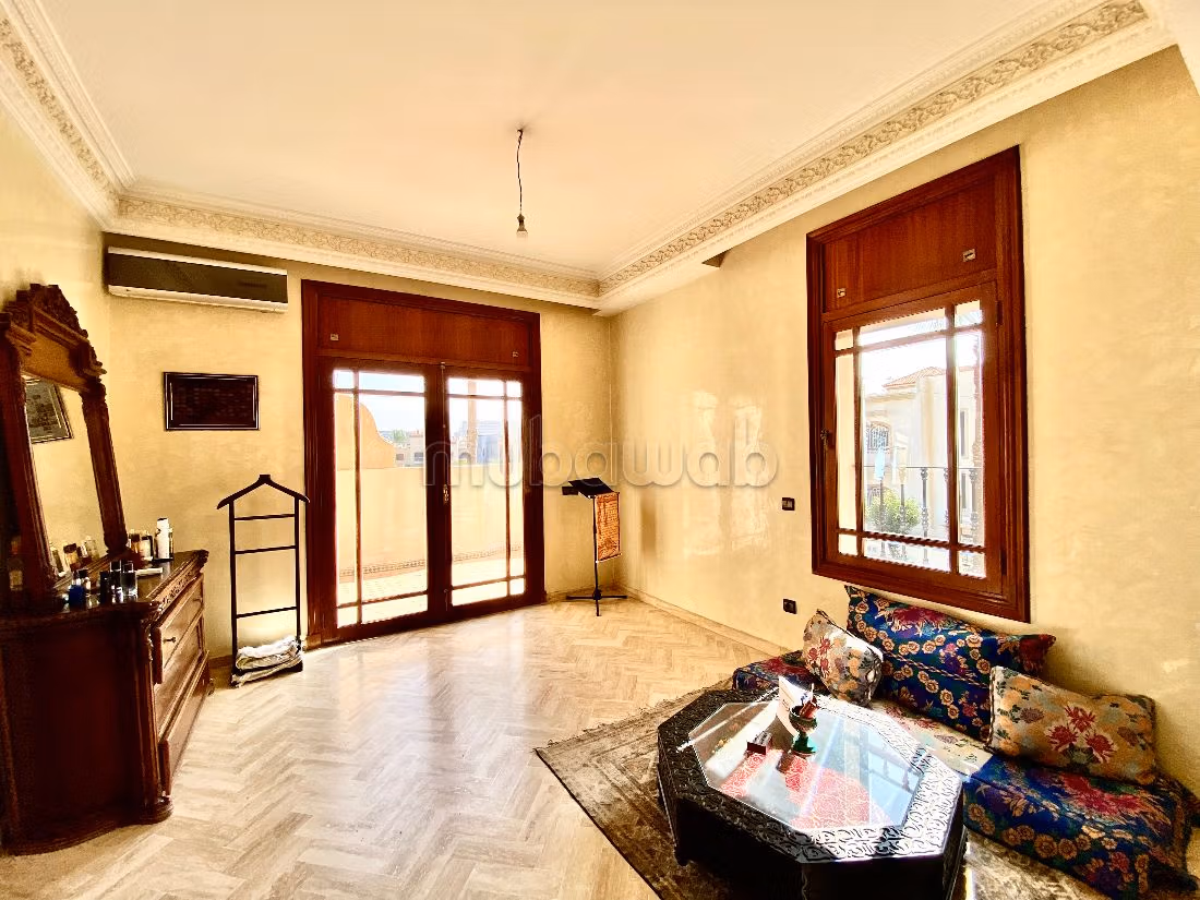 Villa's en luxe woningen om te kopen in Sidi Maarouf. 6 Kamers. Volledig gemeubileerd