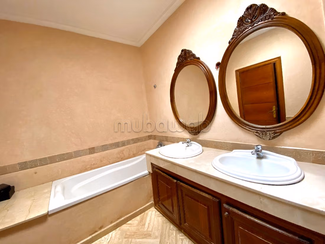 Villa's en luxe woningen om te kopen in Sidi Maarouf. 6 Kamers. Volledig gemeubileerd