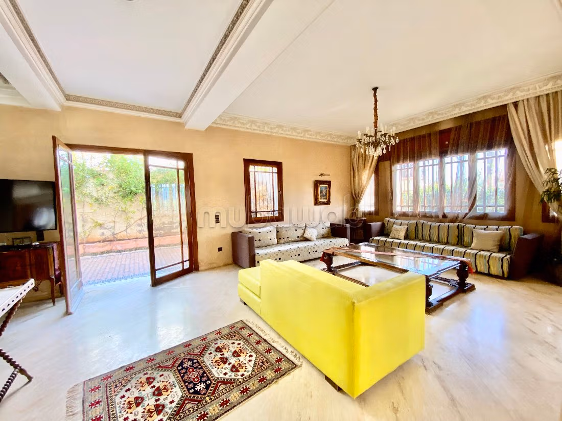 Villa's en luxe woningen om te kopen in Sidi Maarouf. 6 Kamers. Volledig gemeubileerd
