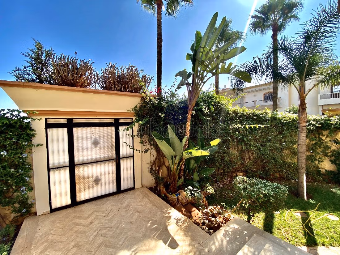 Villa's en luxe woningen om te kopen in Sidi Maarouf. 6 Kamers. Volledig gemeubileerd