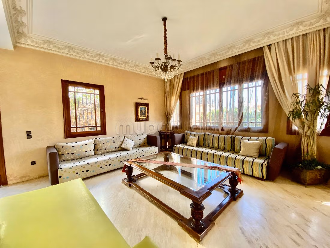 Villa's en luxe woningen om te kopen in Sidi Maarouf. 6 Kamers. Volledig gemeubileerd