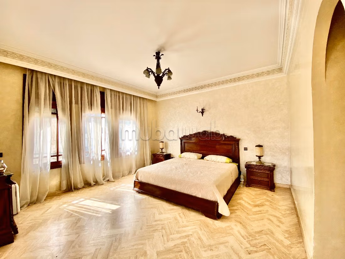 Villa's en luxe woningen om te kopen in Sidi Maarouf. 6 Kamers. Volledig gemeubileerd