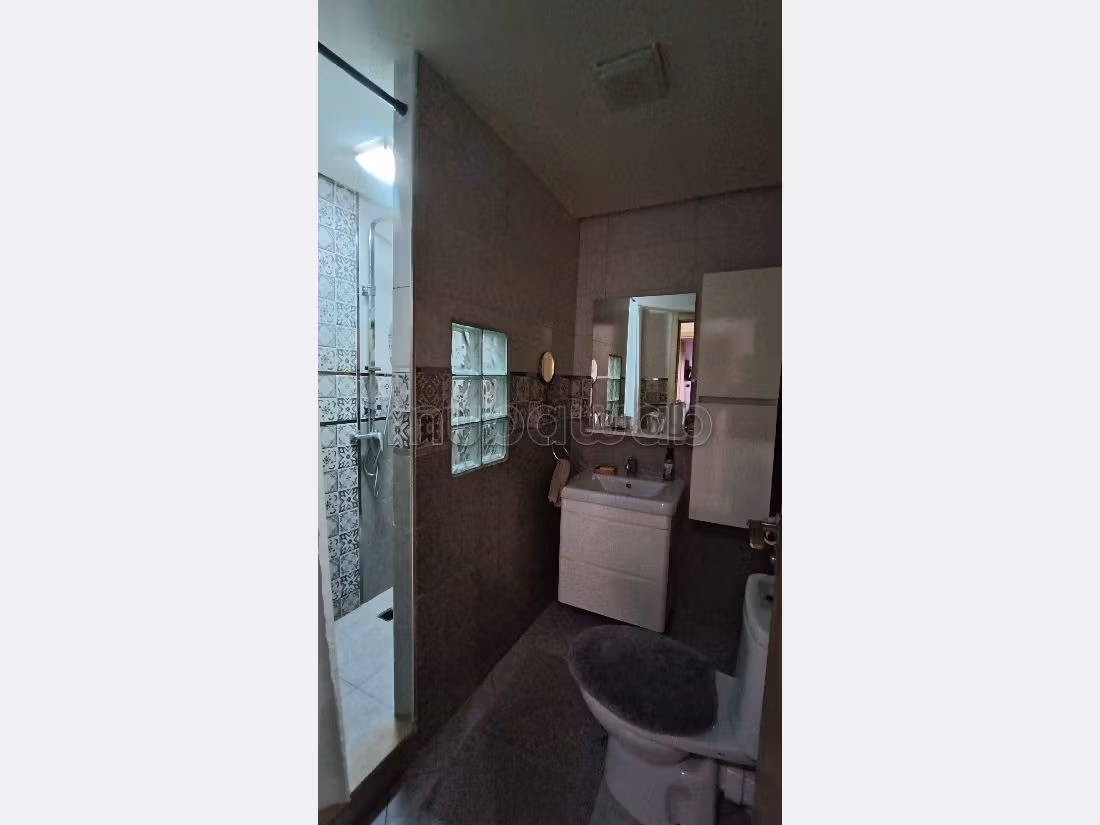 Vendita di un bell'appartamento a Ain Borja. Superficie 122 m². Arredato