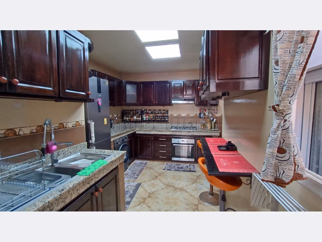 Vendita di un bell'appartamento a Ain Borja. Superficie 122 m². Arredato