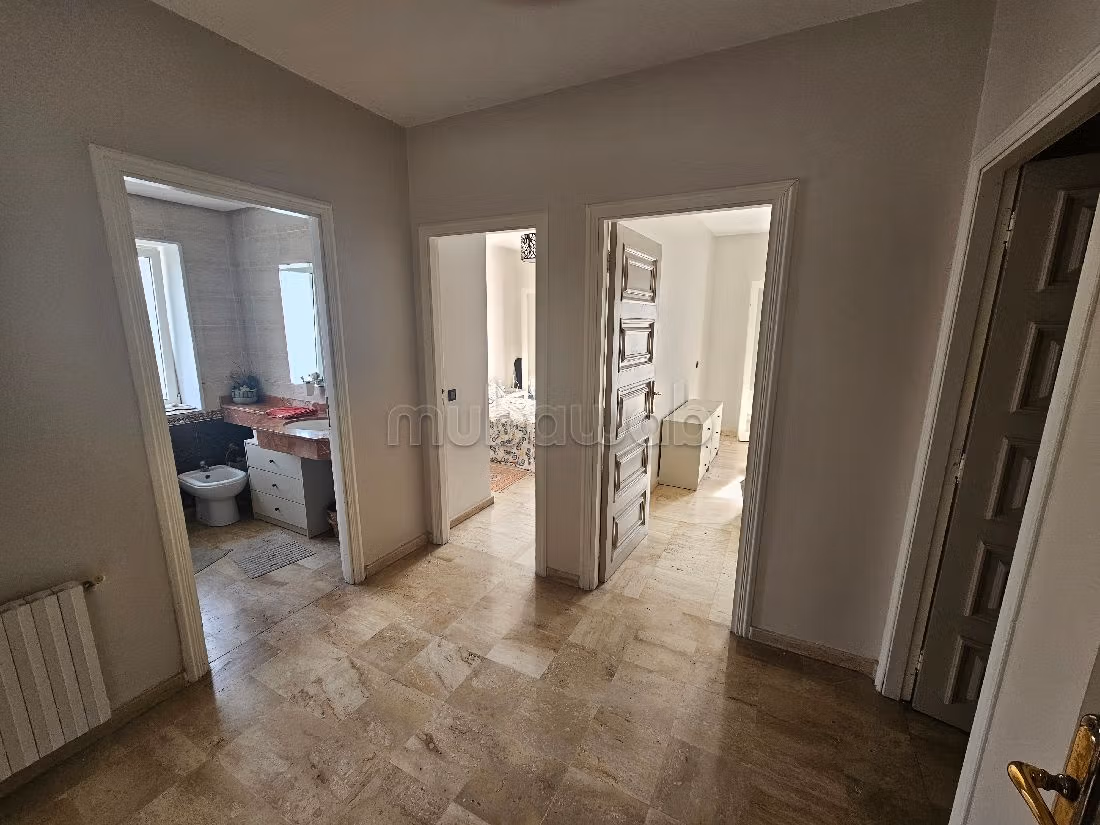 فيلا رائعة للبيع بمرس السلطان. 11 قطع رائعة. التدفئة