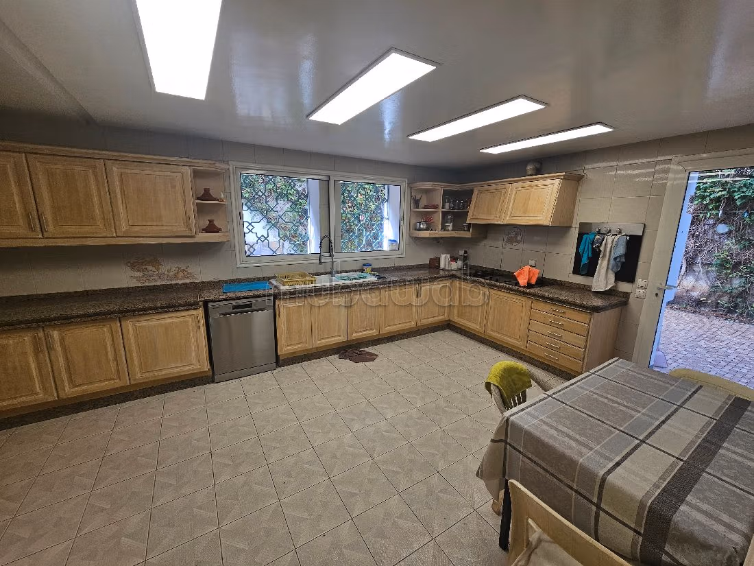 فيلا رائعة للبيع بمرس السلطان. 11 قطع رائعة. التدفئة