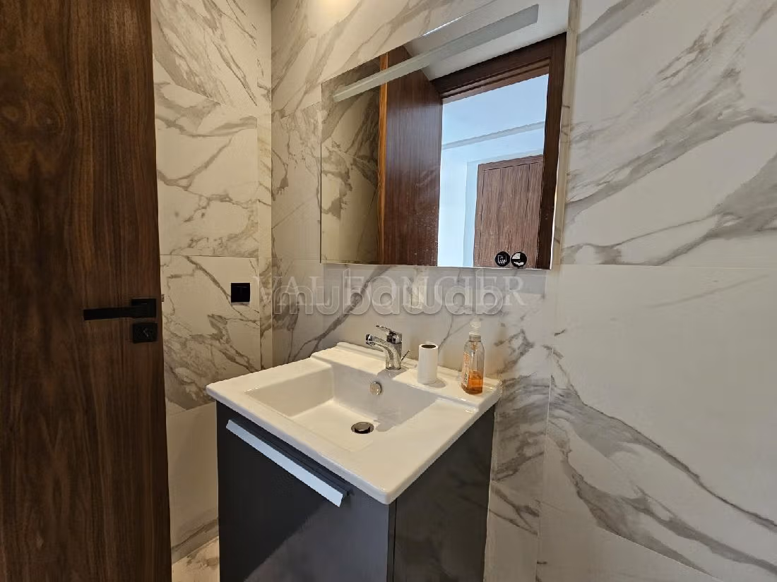 Find an apartment for rent in Casablanca Finance City. Total area 137 m². Carpark and terrace