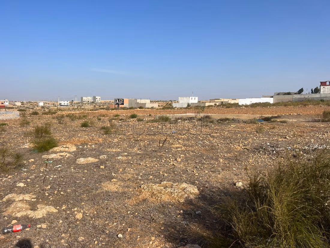 Land om te kopen. Totale oppervlakte 245 m². 