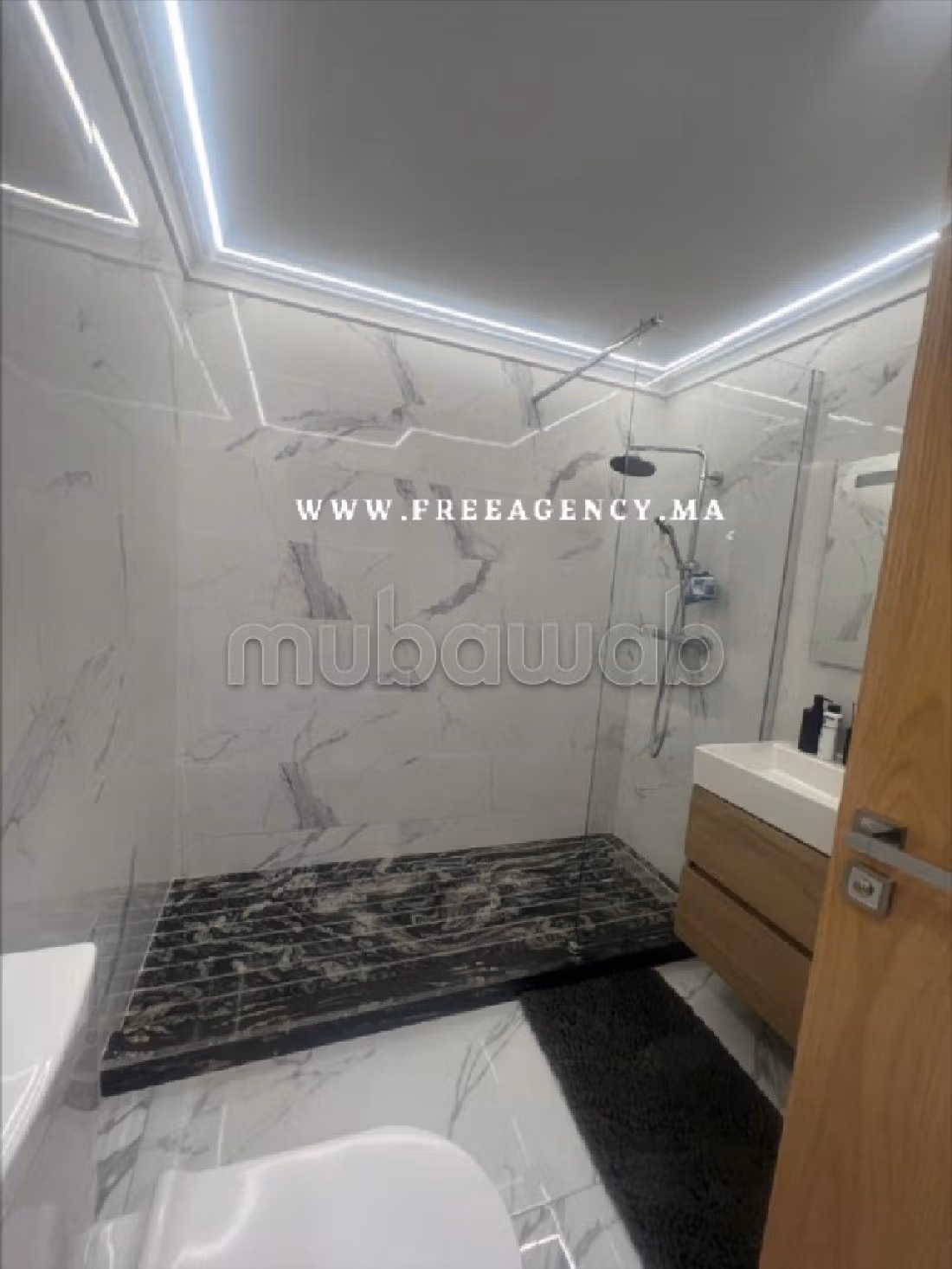 Affitto di un bellissimo appartamento a Malabata. 3 ampi locali. ammobiliato. 