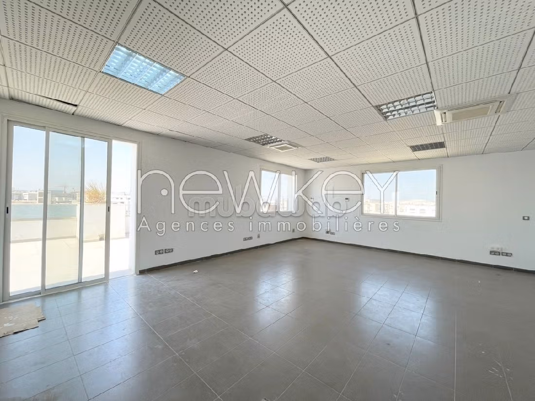 Etage de bureaux à louer aux Berges du lac 2
