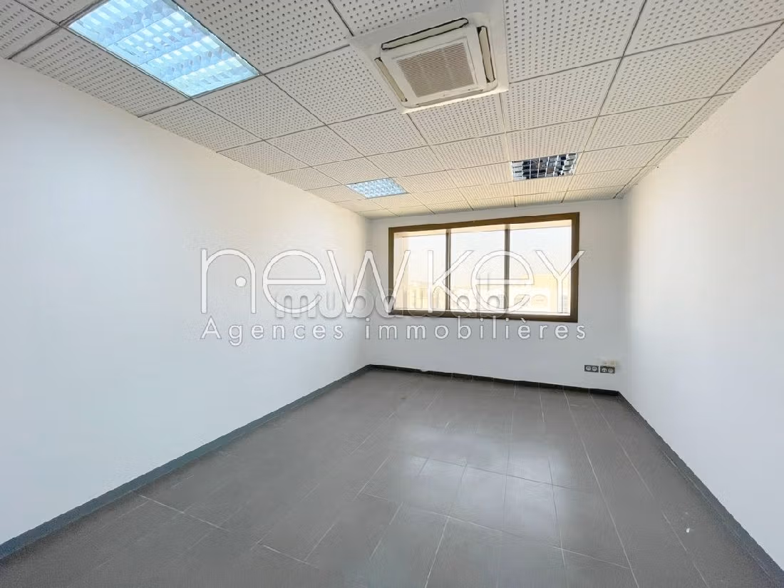 Etage de bureaux à louer aux Berges du lac 2