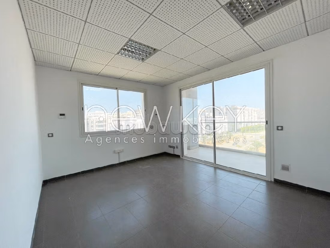 Etage de bureaux à louer aux Berges du lac 2