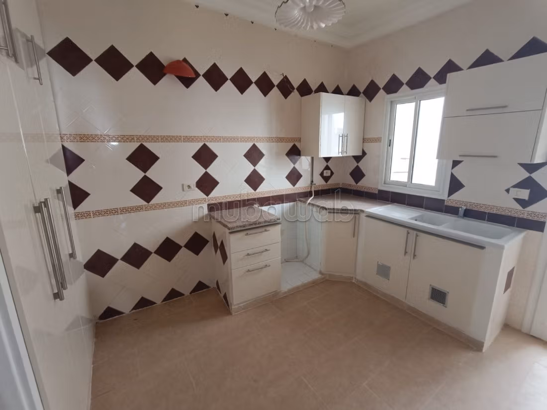 Bellissimo appartamento in affitto a El Kantaoui. 2 belle camere da letto. Ammobiliato