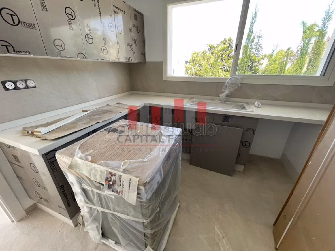 كراء فيلا ممتازة بحي السلام السيال. 5 غرف جميلة. المدفأة وحارس الإقامة