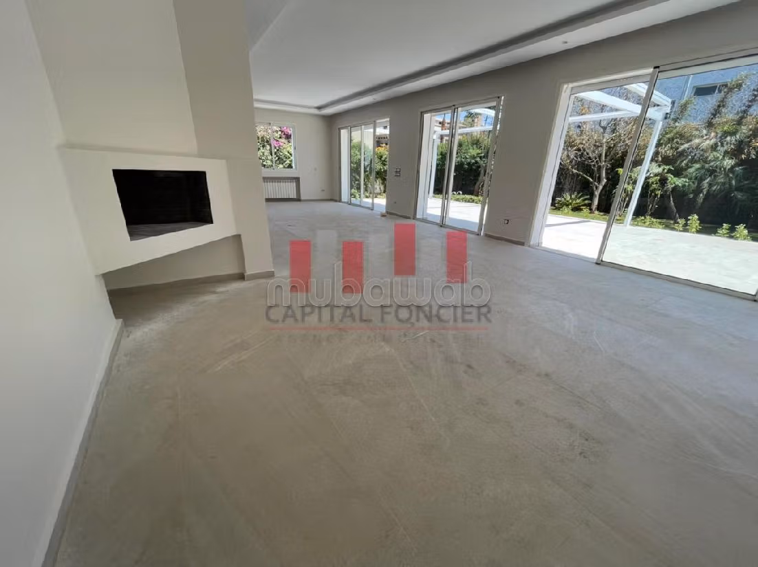 كراء فيلا ممتازة بحي السلام السيال. 5 غرف جميلة. المدفأة وحارس الإقامة