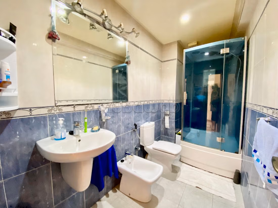 Esplendida villa en venta en Laymoune. 4 dormitorios. Típico salón marroquí, residencia segura. 