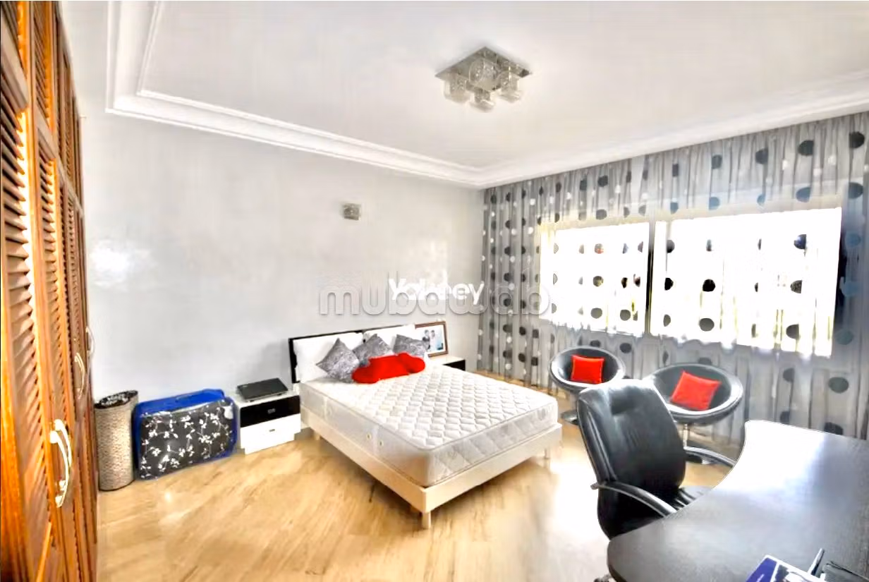 Esplendida villa en venta en Laymoune. 4 dormitorios. Típico salón marroquí, residencia segura. 