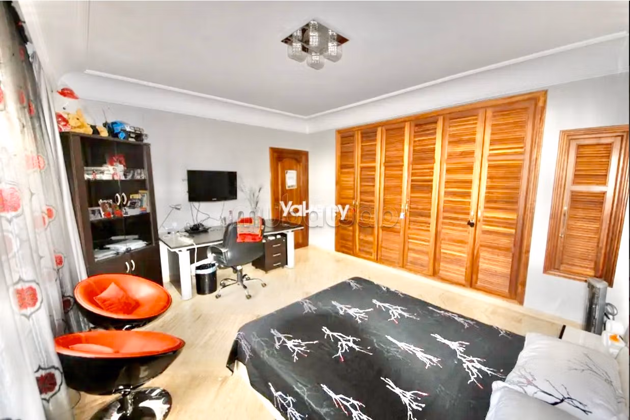 Esplendida villa en venta en Laymoune. 4 dormitorios. Típico salón marroquí, residencia segura. 