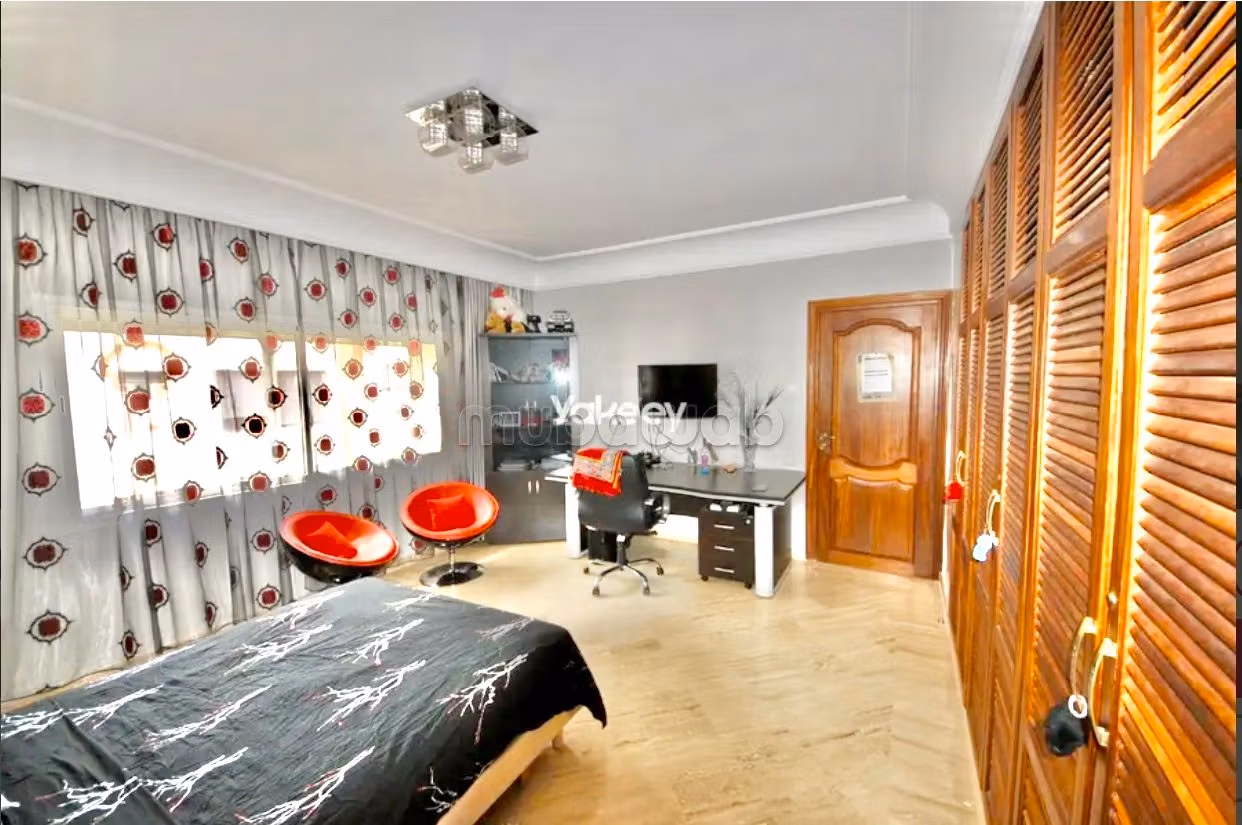 Esplendida villa en venta en Laymoune. 4 dormitorios. Típico salón marroquí, residencia segura. 