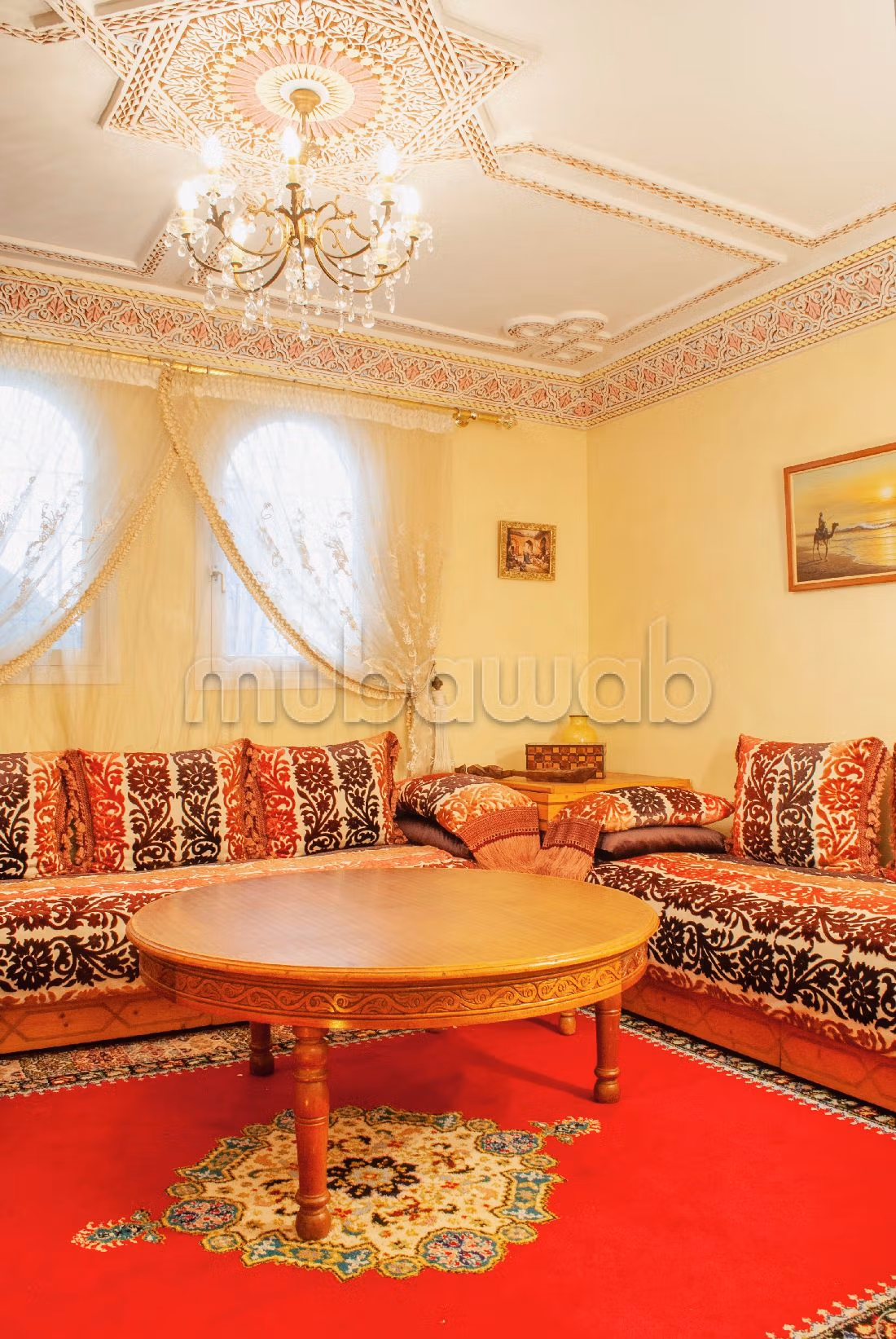 Fabulous villa for sale in Charaf. 5 large living areas. Parking spaces and garden. 