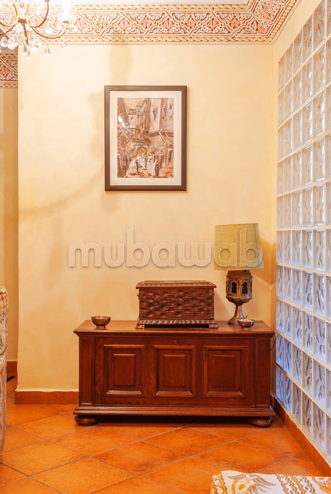 Fabulous villa for sale in Charaf. 5 large living areas. Parking spaces and garden. 