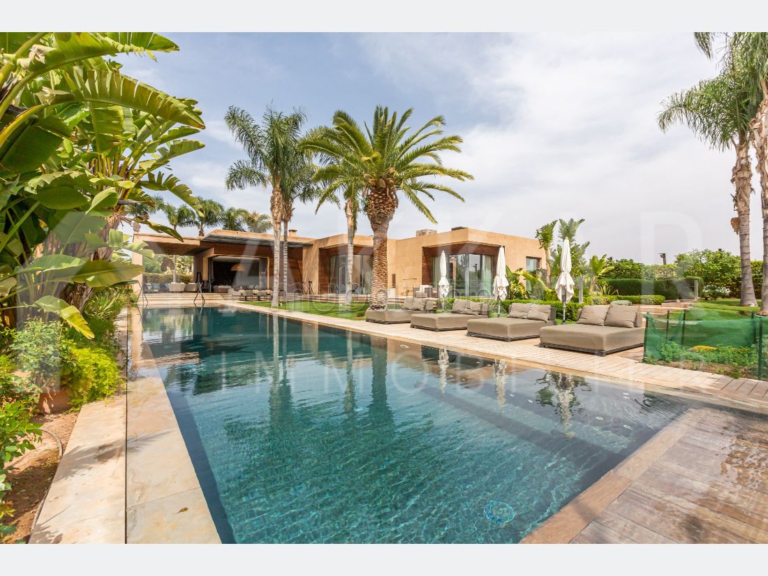 Magnificent villa for sale in Ain Diab. 5 beautiful rooms. Furnishings