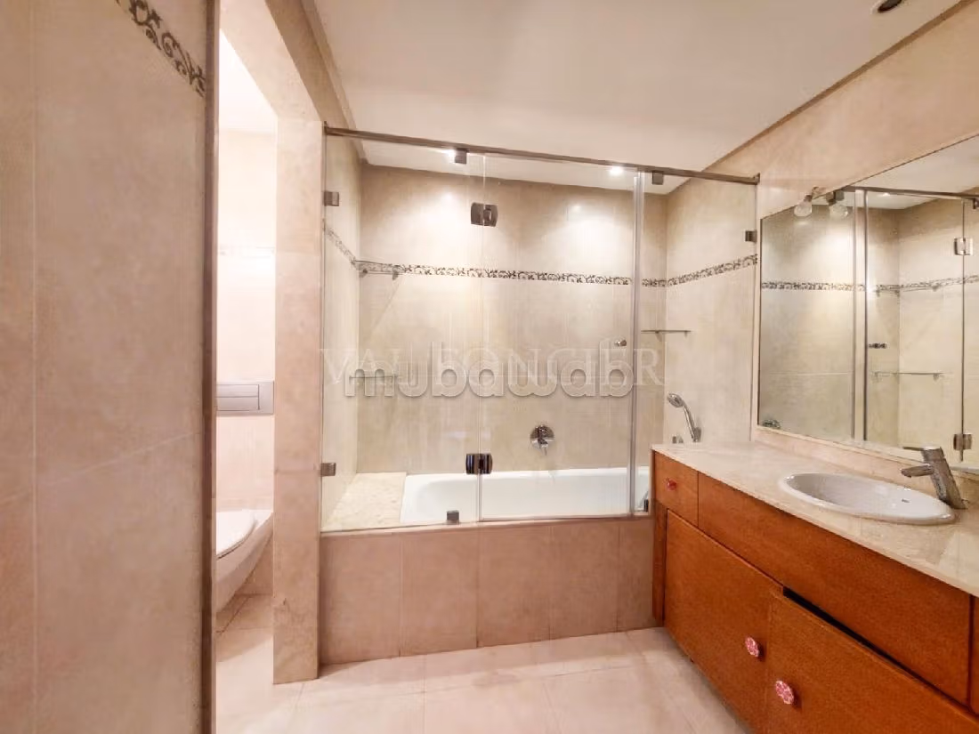 Magnifica villa in vendita. 4 belle camere da letto. Con camino e piscina. 