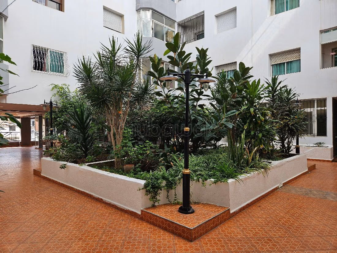 Superbe appartement à vendre à Franceville. Surface de 135 m². Bien meublé.