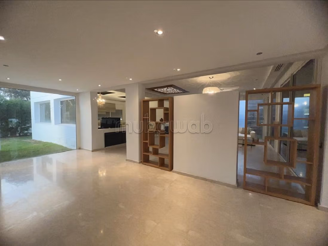 Eccezionale residenza di lusso in vendita. Superficie totale 8000 m². Impianto di aria condizionata e piscina