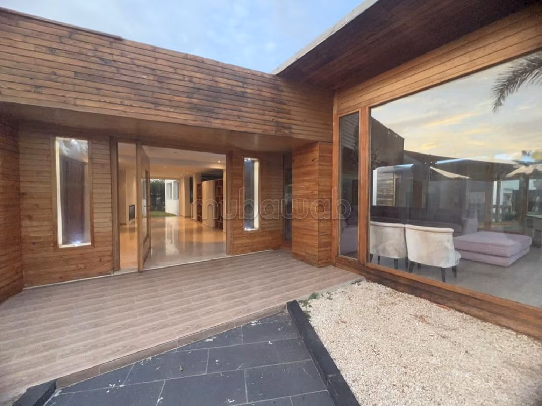 Eccezionale residenza di lusso in vendita. Superficie totale 8000 m². Impianto di aria condizionata e piscina