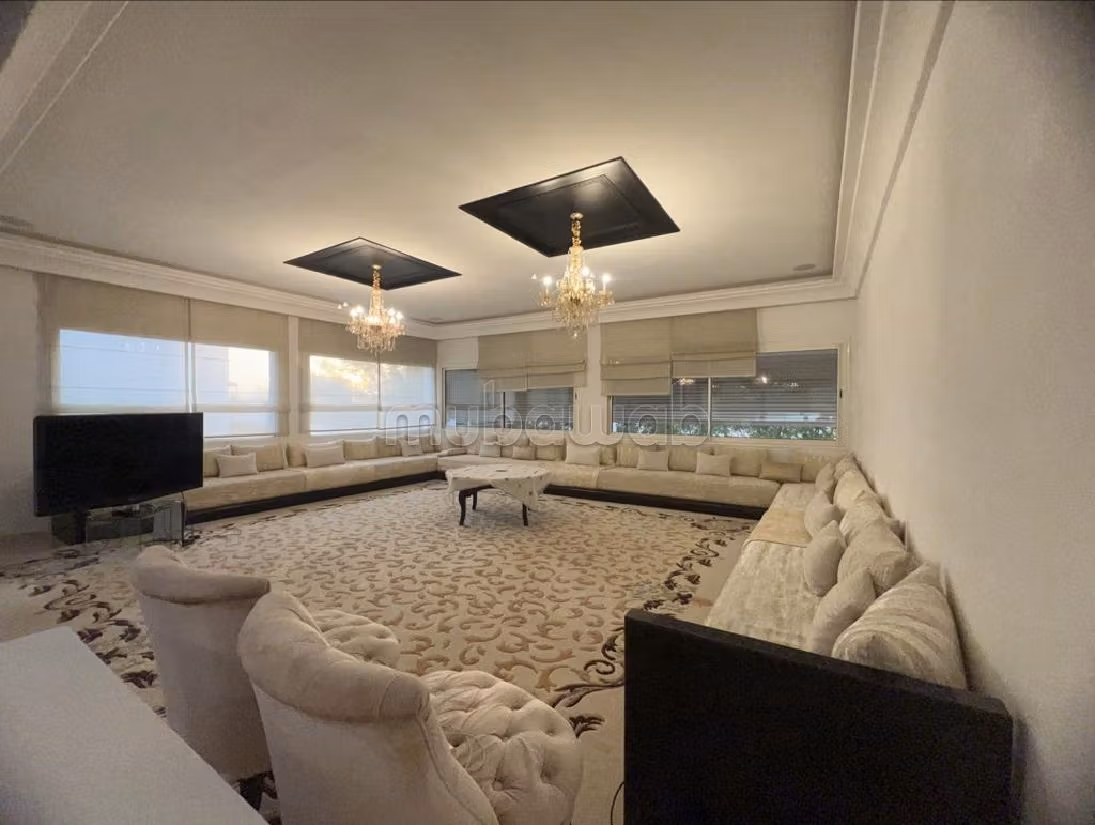 Eccezionale residenza di lusso in vendita. Superficie totale 8000 m². Impianto di aria condizionata e piscina