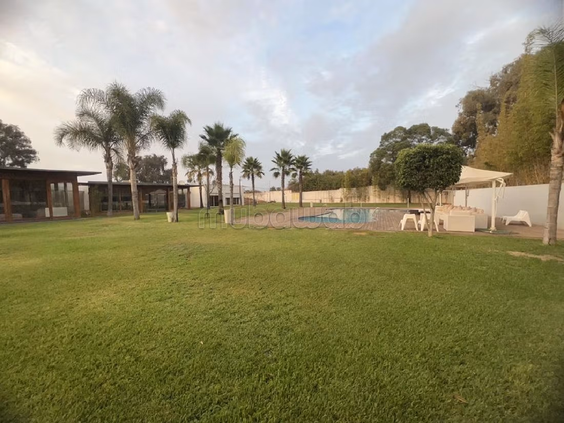 Eccezionale residenza di lusso in vendita. Superficie totale 8000 m². Impianto di aria condizionata e piscina