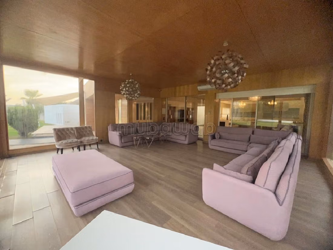 Eccezionale residenza di lusso in vendita. Superficie totale 8000 m². Impianto di aria condizionata e piscina
