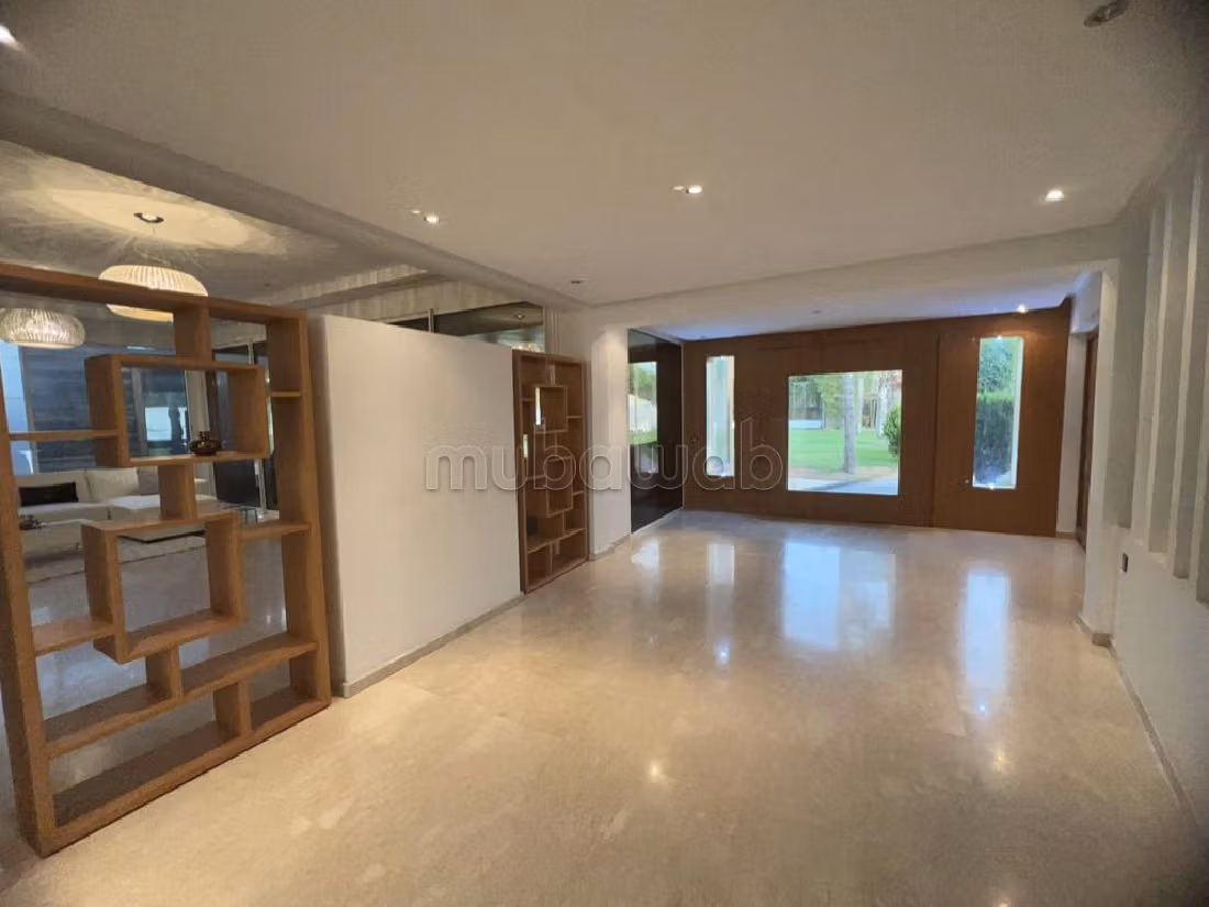 Eccezionale residenza di lusso in vendita. Superficie totale 8000 m². Impianto di aria condizionata e piscina