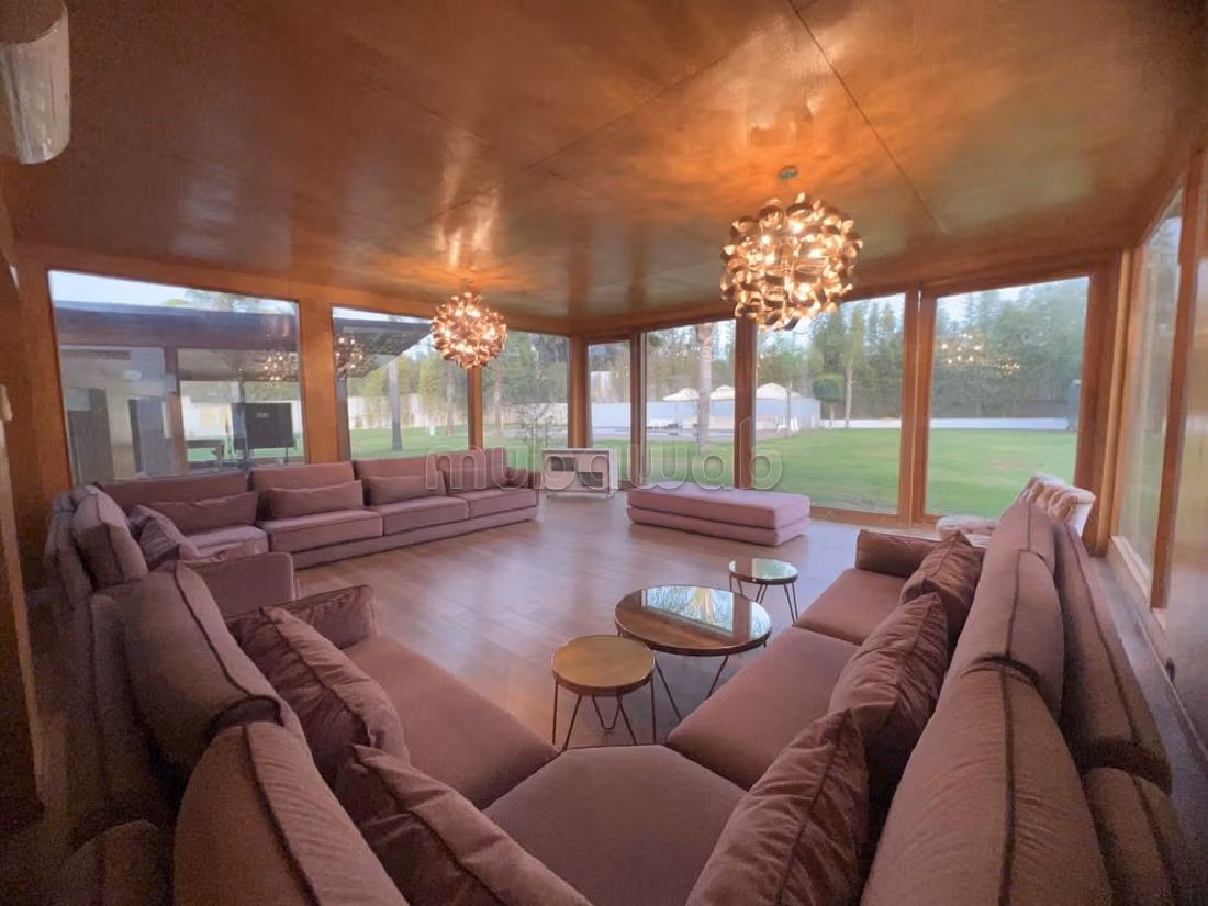 Eccezionale residenza di lusso in vendita. Superficie totale 8000 m². Impianto di aria condizionata e piscina