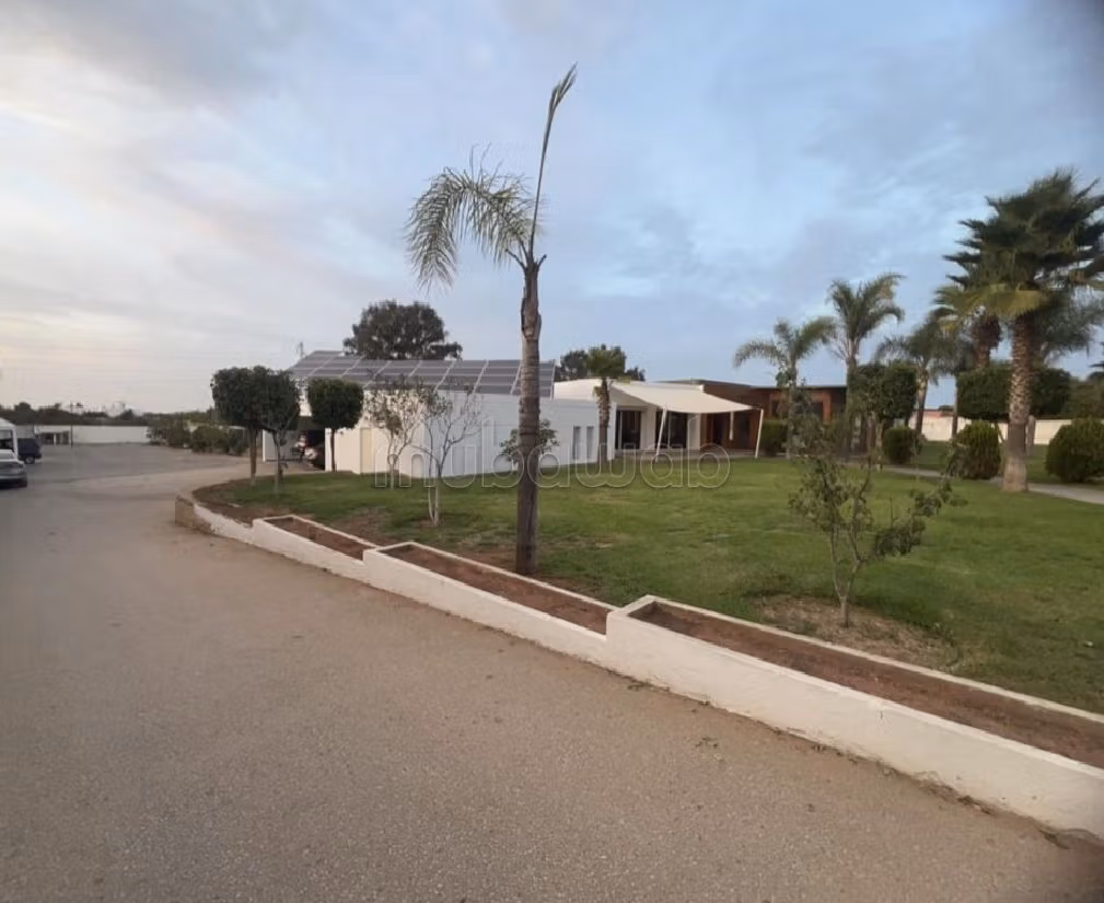 Eccezionale residenza di lusso in vendita. Superficie totale 8000 m². Impianto di aria condizionata e piscina