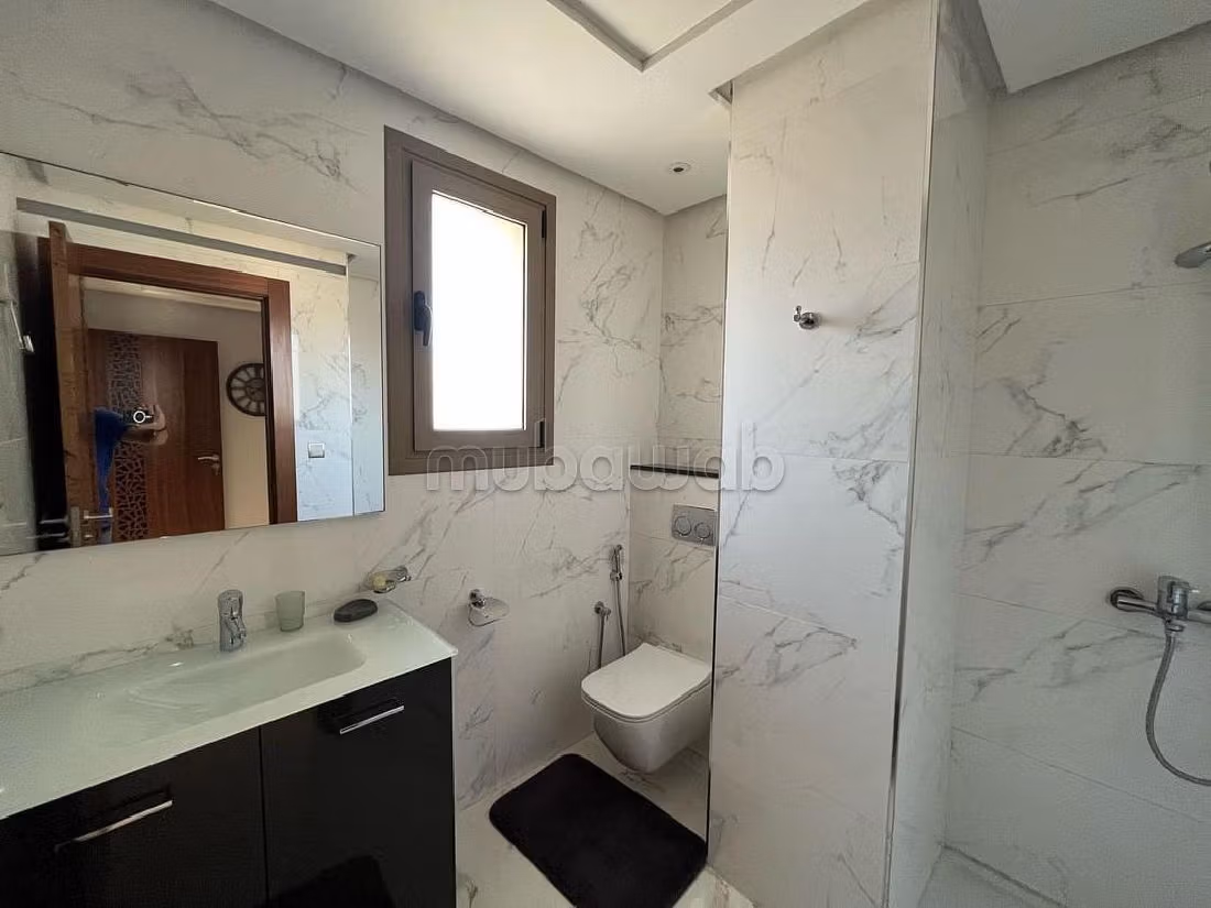 شقة جميلة للكراء ب ايبرية. المساحة الكلية 150 م². مفروشة.