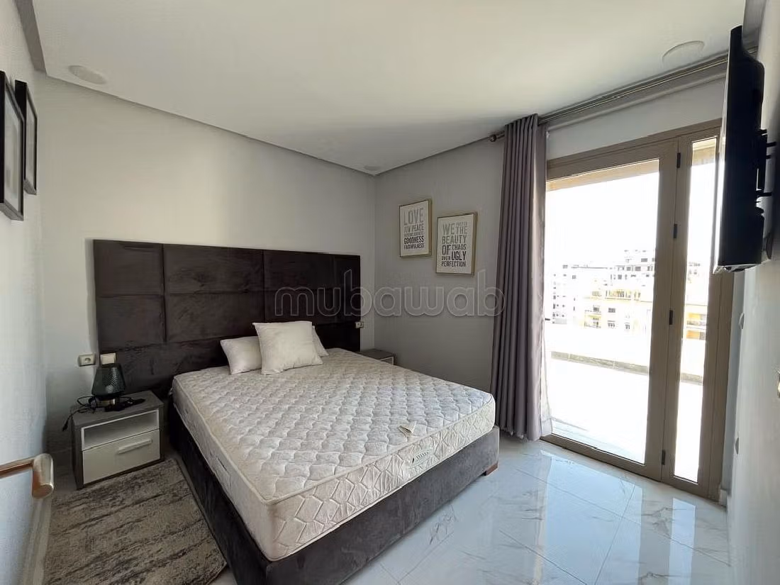 شقة جميلة للكراء ب ايبرية. المساحة الكلية 150 م². مفروشة.